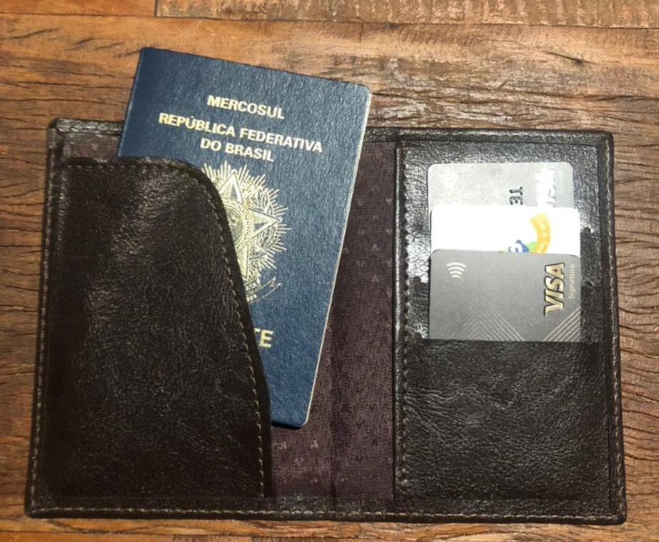 Porta Passaporte em Sintético  